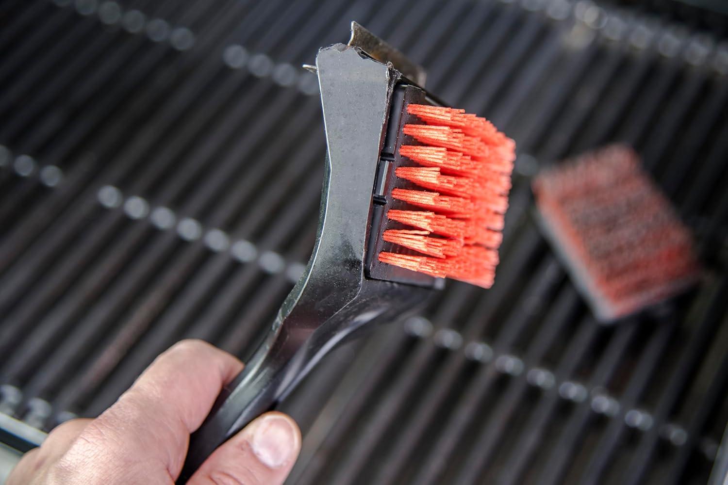 imageCharbroil SAFER Grill Brush Replacement Head 8666895Red